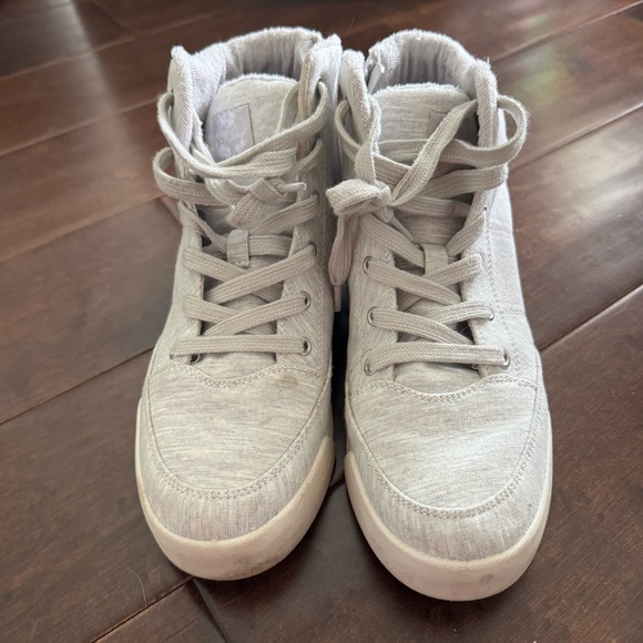 Roxy Light Gray High-Top Sneakers - Picture 4 of 9